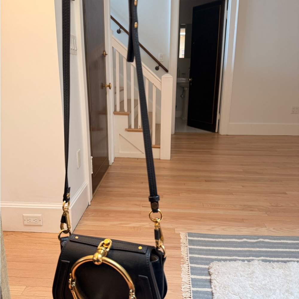 Chloe Black Leather Shoulder Bag with Gold Bracelet Ring - Picture 2 of 2